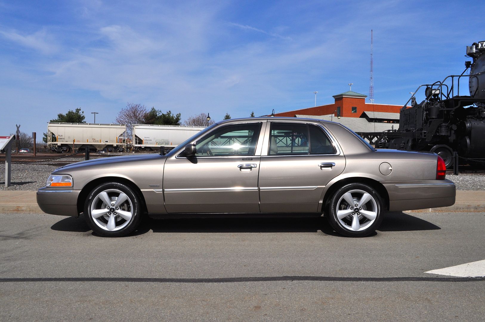 Buy used 2005 Mercury Grand Marquis Ultimate 34k Orig Miles 18" Alloys